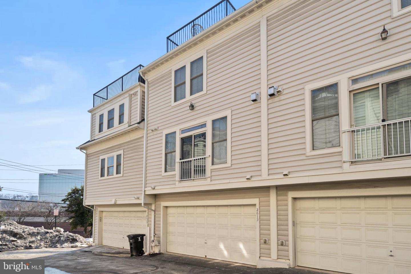 2613 S KENMORE CT, ARLINGTON, Virginia 22206, 3 Bedrooms Bedrooms, 11 Rooms Rooms,3 BathroomsBathrooms,Residential,For sale,2613 S KENMORE CT,VAAR2068444 MLS # VAAR2068444