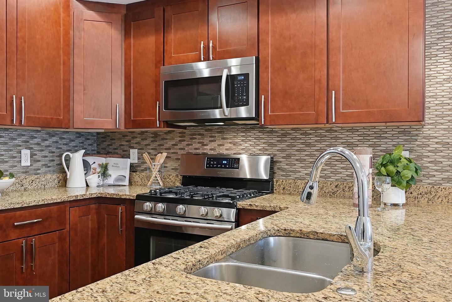 1512 F ST NE #2, WASHINGTON, District Of Columbia 20002, 3 Bedrooms Bedrooms, 9 Rooms Rooms,3 BathroomsBathrooms,Residential,For sale,1512 F ST NE #2,DCDC2244570 MLS # DCDC2244570