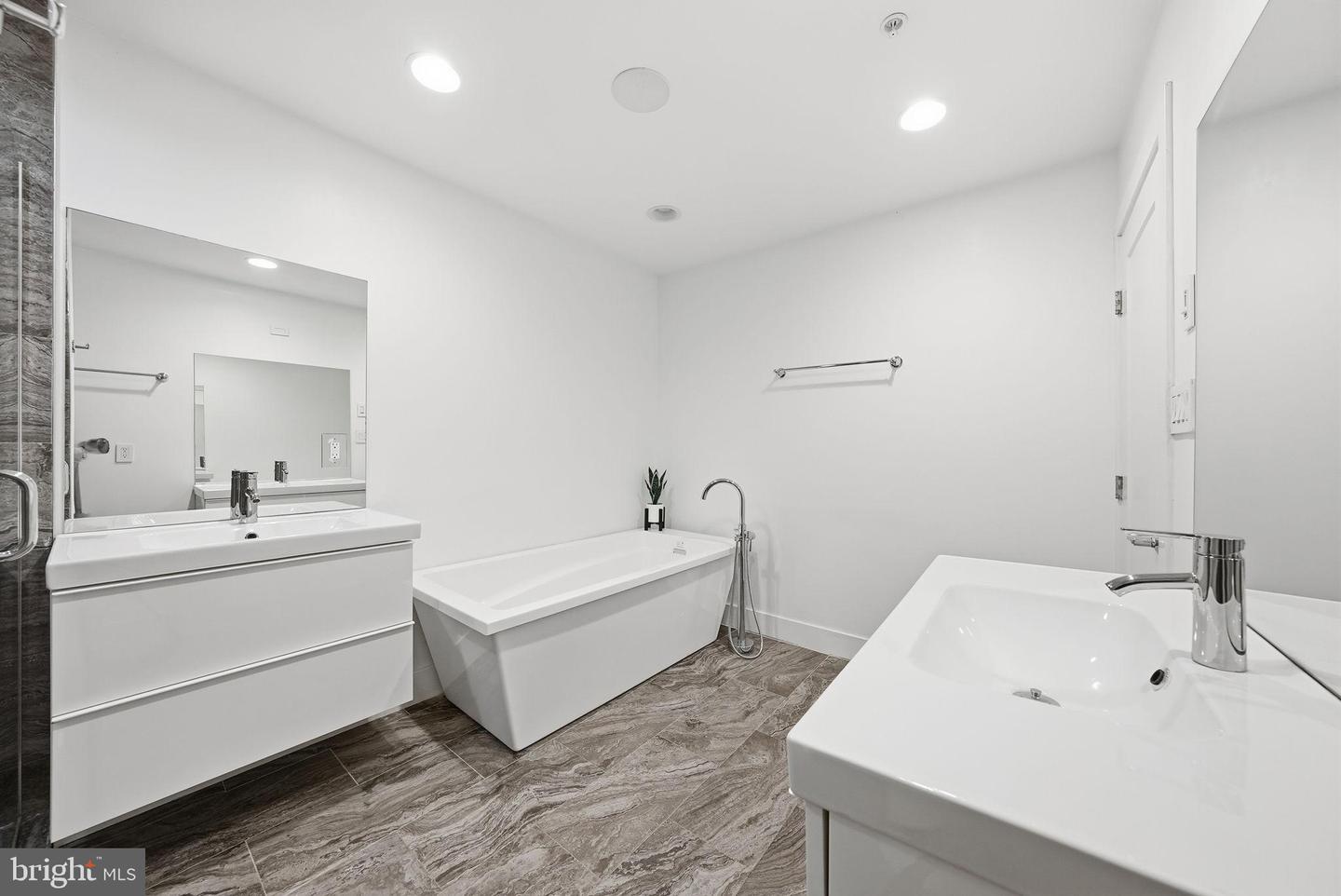 1512 F ST NE #2, WASHINGTON, District Of Columbia 20002, 3 Bedrooms Bedrooms, 9 Rooms Rooms,3 BathroomsBathrooms,Residential,For sale,1512 F ST NE #2,DCDC2244570 MLS # DCDC2244570