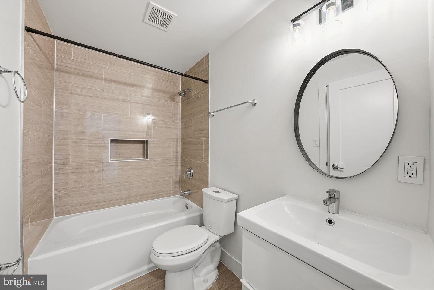 1512 F ST NE #2, WASHINGTON, District Of Columbia 20002, 3 Bedrooms Bedrooms, 9 Rooms Rooms,3 BathroomsBathrooms,Residential,For sale,1512 F ST NE #2,DCDC2244570 MLS # DCDC2244570