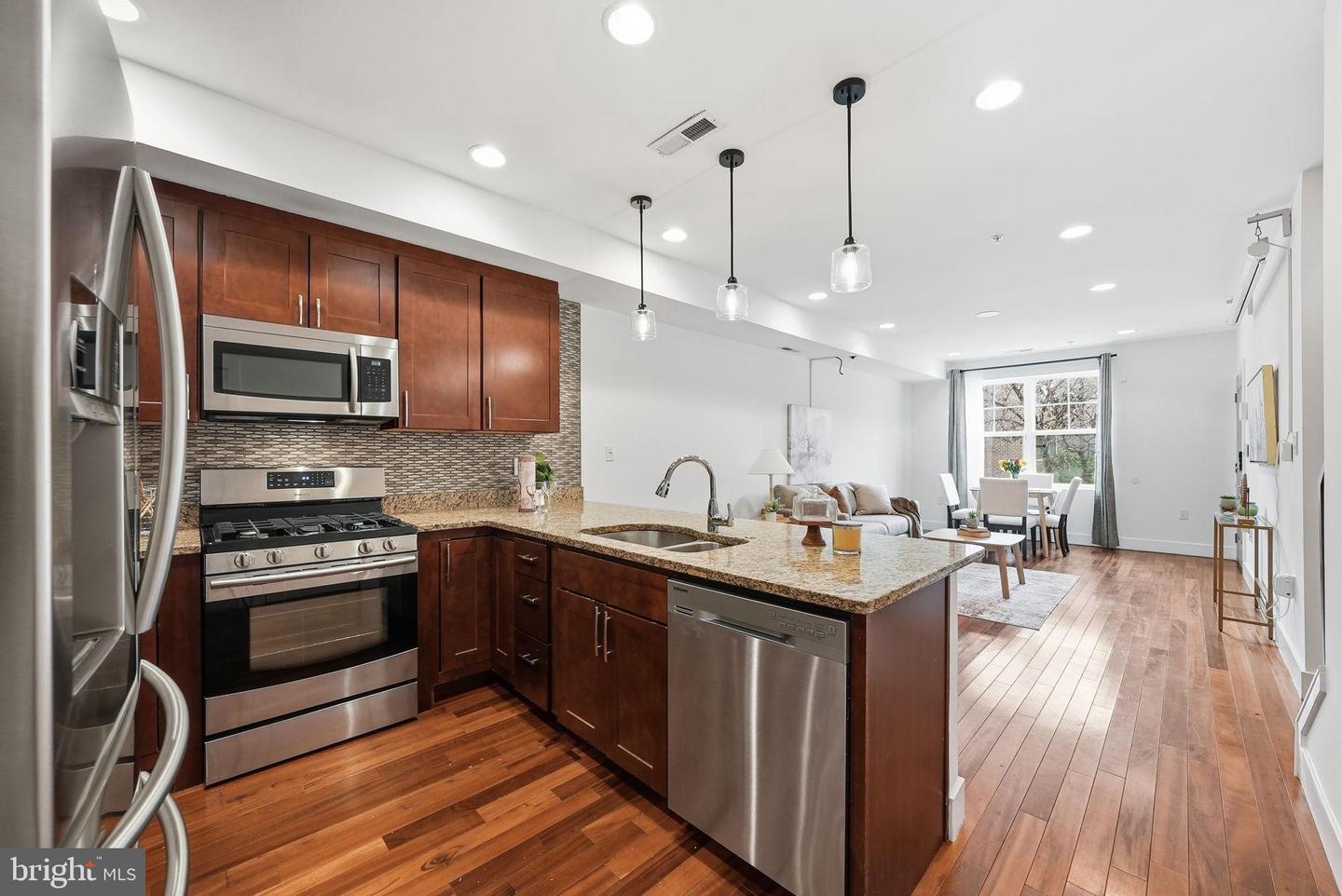 1512 F ST NE #2, WASHINGTON, District Of Columbia 20002, 3 Bedrooms Bedrooms, 9 Rooms Rooms,3 BathroomsBathrooms,Residential,For sale,1512 F ST NE #2,DCDC2244570 MLS # DCDC2244570