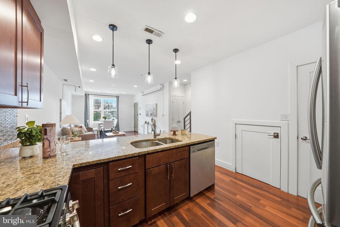 1512 F ST NE #2, WASHINGTON, District Of Columbia 20002, 3 Bedrooms Bedrooms, 9 Rooms Rooms,3 BathroomsBathrooms,Residential,For sale,1512 F ST NE #2,DCDC2244570 MLS # DCDC2244570