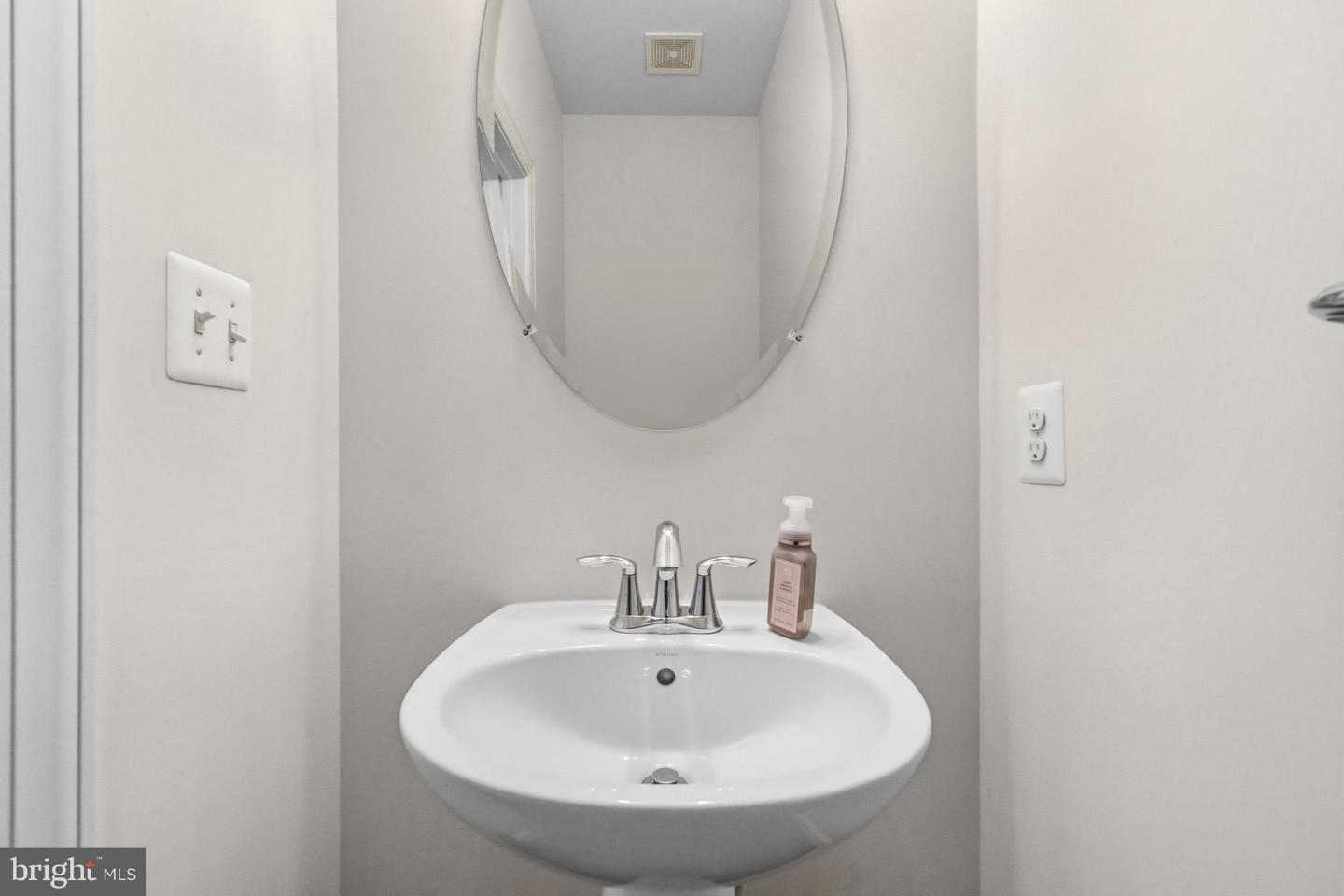 25243 BARLEY GRASS SQ, ALDIE, Virginia 20105, 5 Bedrooms Bedrooms, ,3 BathroomsBathrooms,Residential,For sale,25243 BARLEY GRASS SQ,VALO2115266 MLS # VALO2115266