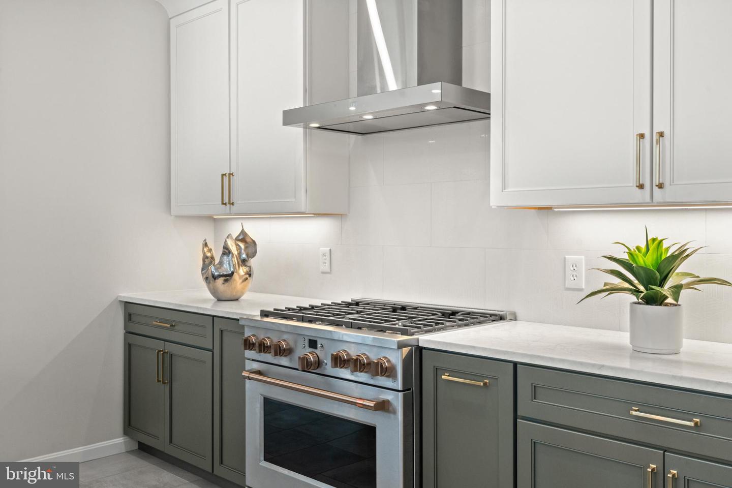 6336 OAK RIDGE DR, ALEXANDRIA, Virginia 22312, 3 Bedrooms Bedrooms, 12 Rooms Rooms,2 BathroomsBathrooms,Residential,For sale,6336 OAK RIDGE DR,VAFX2289350 MLS # VAFX2289350