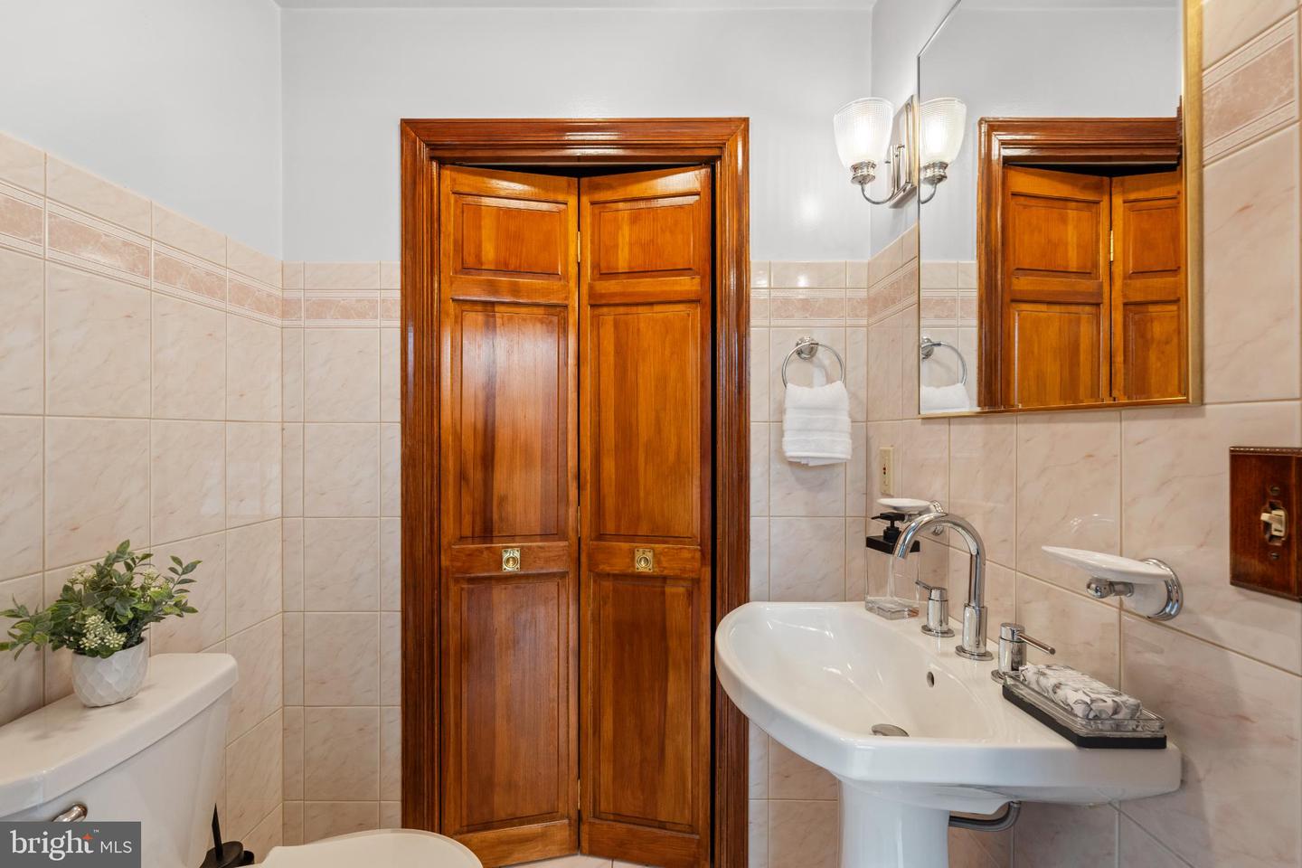 6336 OAK RIDGE DR, ALEXANDRIA, Virginia 22312, 3 Bedrooms Bedrooms, 12 Rooms Rooms,2 BathroomsBathrooms,Residential,For sale,6336 OAK RIDGE DR,VAFX2289350 MLS # VAFX2289350