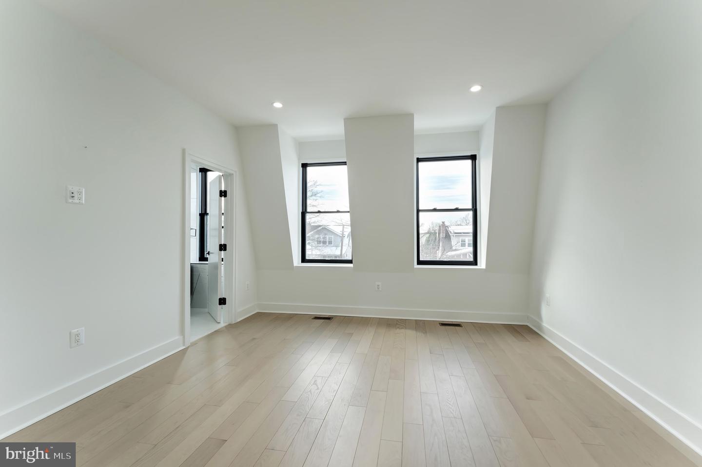 4411 1/2 ILLINOIS AVE NW, WASHINGTON, District Of Columbia 20011, 5 Bedrooms Bedrooms, ,5 BathroomsBathrooms,Residential,For sale,4411 1/2 ILLINOIS AVE NW,DCDC2245012 MLS # DCDC2245012