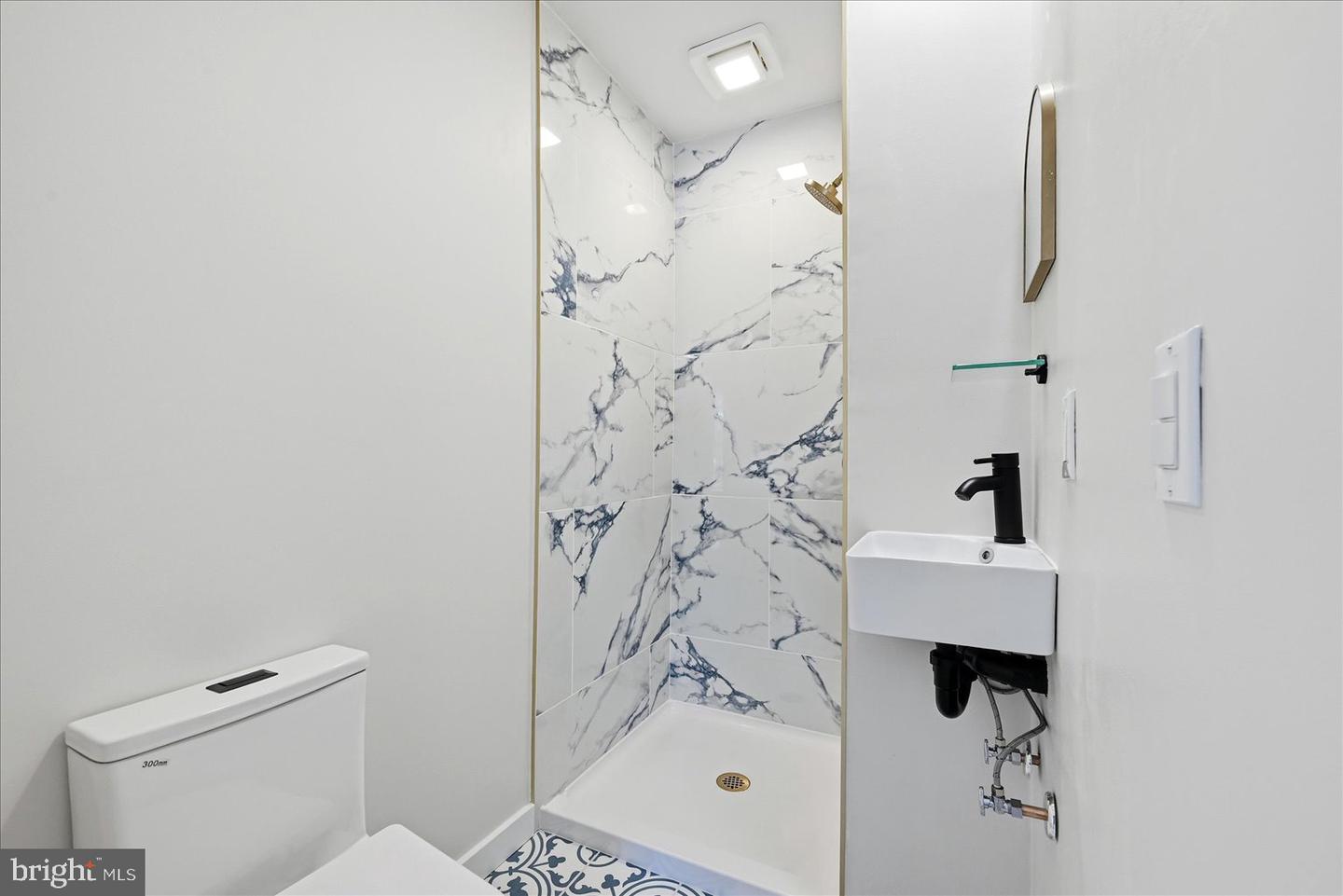 5506 KENDRICK LN, BURKE, Virginia 22015, 4 Bedrooms Bedrooms, ,3 BathroomsBathrooms,Residential,For sale,5506 KENDRICK LN,VAFX2289638 MLS # VAFX2289638