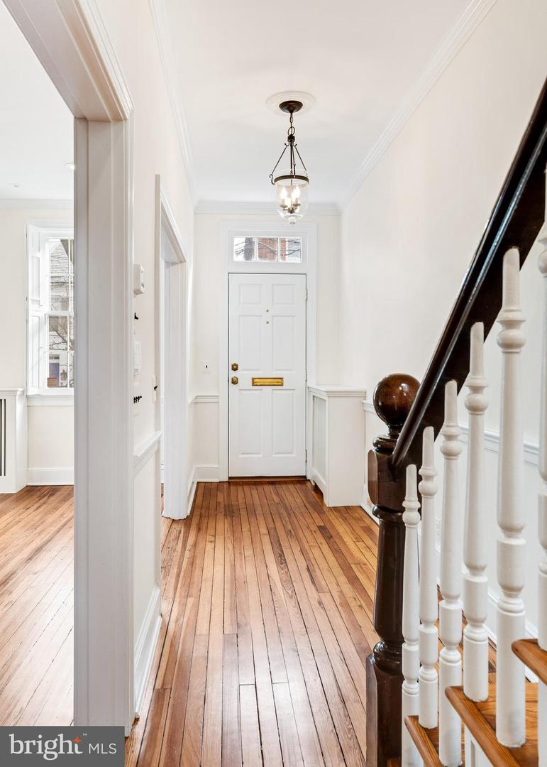 409 S LEE ST, ALEXANDRIA, Virginia 22314, 3 Bedrooms Bedrooms, ,2 BathroomsBathrooms,Residential,For sale,409 S LEE ST,VAAX2053942 MLS # VAAX2053942