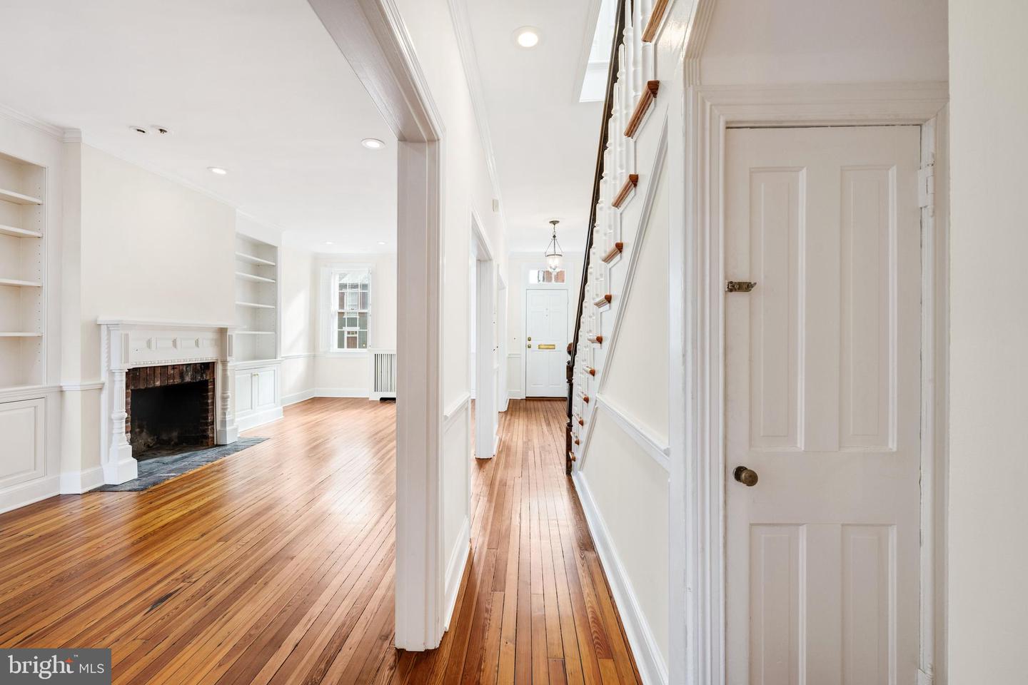 409 S LEE ST, ALEXANDRIA, Virginia 22314, 3 Bedrooms Bedrooms, ,2 BathroomsBathrooms,Residential,For sale,409 S LEE ST,VAAX2053942 MLS # VAAX2053942