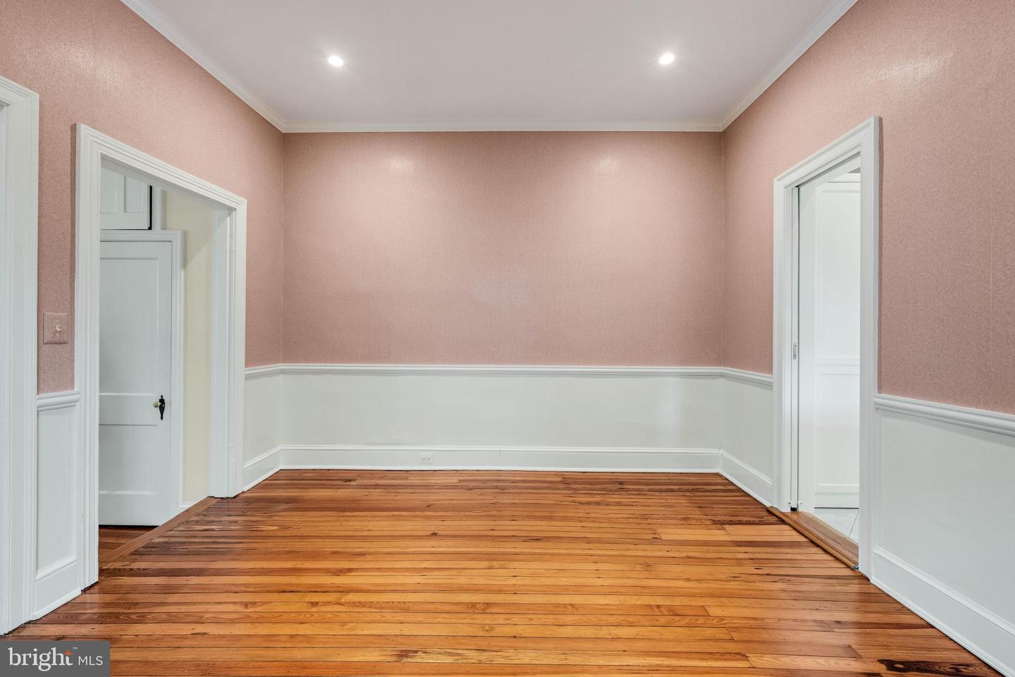 409 S LEE ST, ALEXANDRIA, Virginia 22314, 3 Bedrooms Bedrooms, ,2 BathroomsBathrooms,Residential,For sale,409 S LEE ST,VAAX2053942 MLS # VAAX2053942