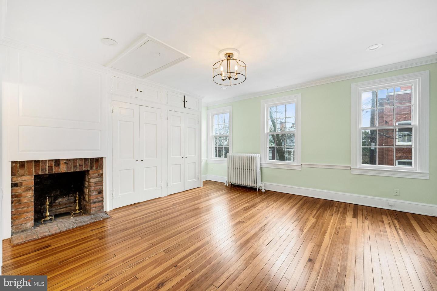 409 S LEE ST, ALEXANDRIA, Virginia 22314, 3 Bedrooms Bedrooms, ,2 BathroomsBathrooms,Residential,For sale,409 S LEE ST,VAAX2053942 MLS # VAAX2053942