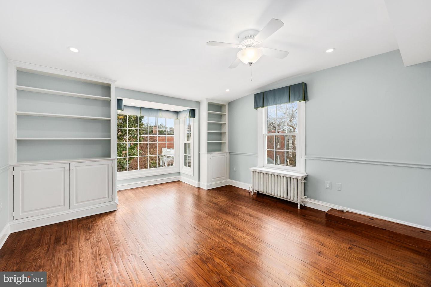 409 S LEE ST, ALEXANDRIA, Virginia 22314, 3 Bedrooms Bedrooms, ,2 BathroomsBathrooms,Residential,For sale,409 S LEE ST,VAAX2053942 MLS # VAAX2053942