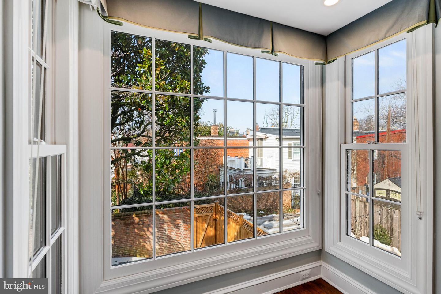 409 S LEE ST, ALEXANDRIA, Virginia 22314, 3 Bedrooms Bedrooms, ,2 BathroomsBathrooms,Residential,For sale,409 S LEE ST,VAAX2053942 MLS # VAAX2053942