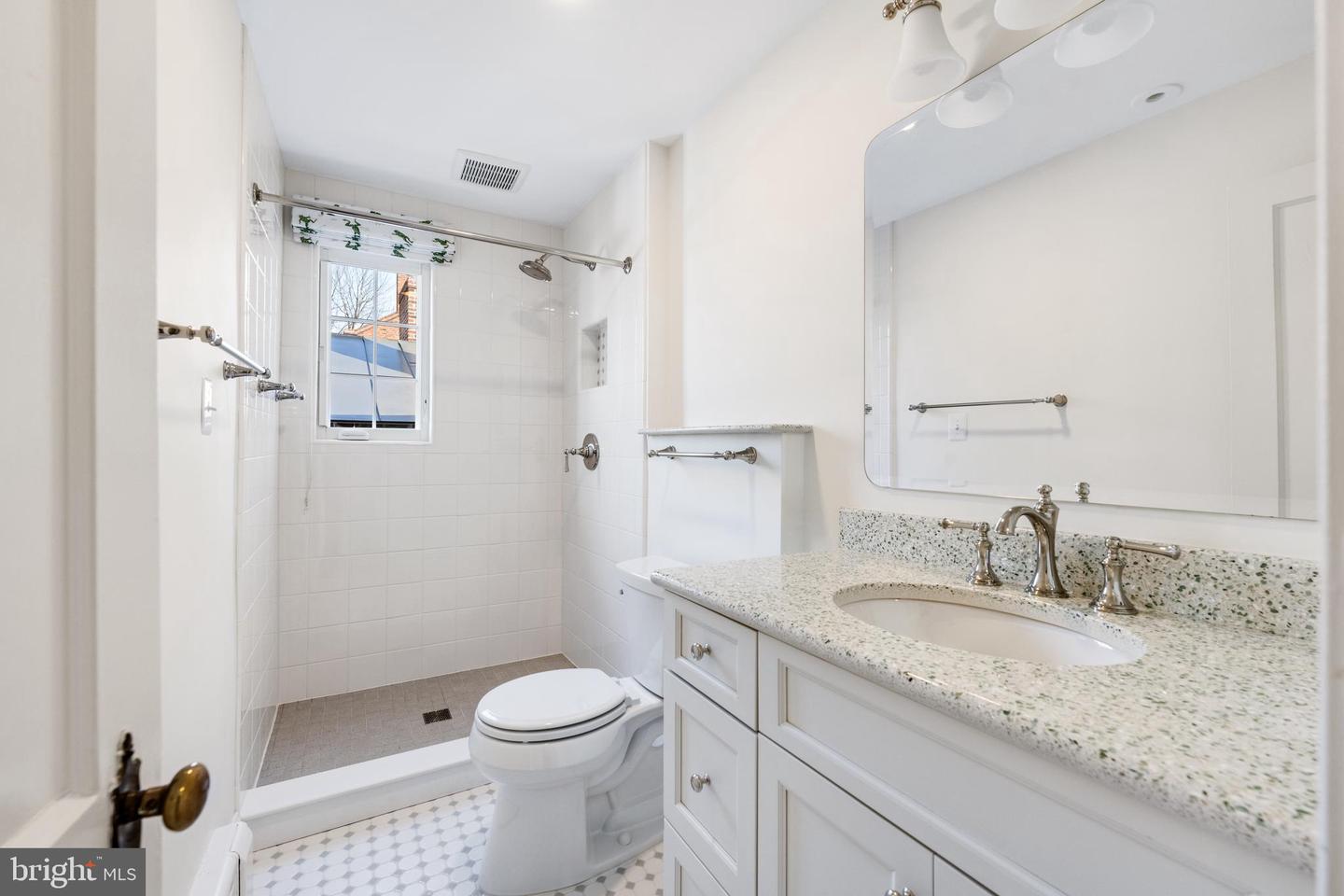 409 S LEE ST, ALEXANDRIA, Virginia 22314, 3 Bedrooms Bedrooms, ,2 BathroomsBathrooms,Residential,For sale,409 S LEE ST,VAAX2053942 MLS # VAAX2053942