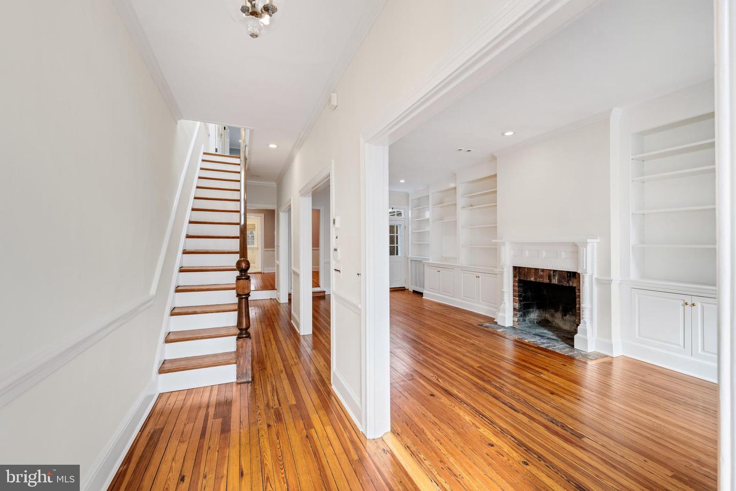 409 S LEE ST, ALEXANDRIA, Virginia 22314, 3 Bedrooms Bedrooms, ,2 BathroomsBathrooms,Residential,For sale,409 S LEE ST,VAAX2053942 MLS # VAAX2053942