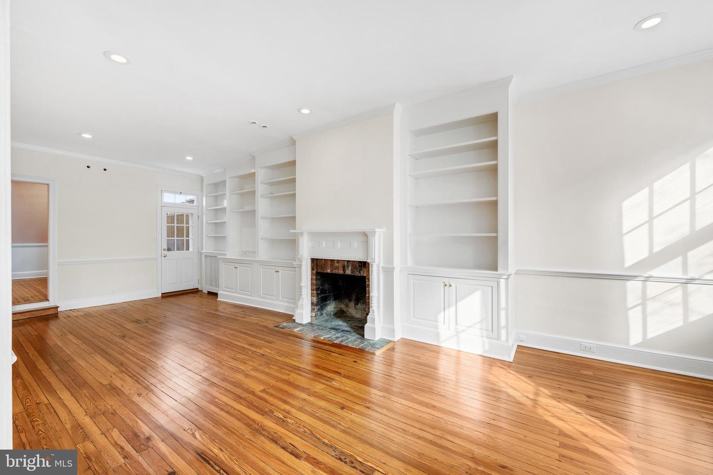 409 S LEE ST, ALEXANDRIA, Virginia 22314, 3 Bedrooms Bedrooms, ,2 BathroomsBathrooms,Residential,For sale,409 S LEE ST,VAAX2053942 MLS # VAAX2053942