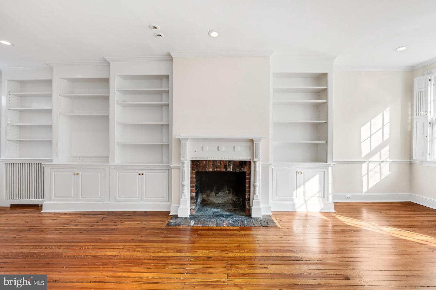 409 S LEE ST, ALEXANDRIA, Virginia 22314, 3 Bedrooms Bedrooms, ,2 BathroomsBathrooms,Residential,For sale,409 S LEE ST,VAAX2053942 MLS # VAAX2053942