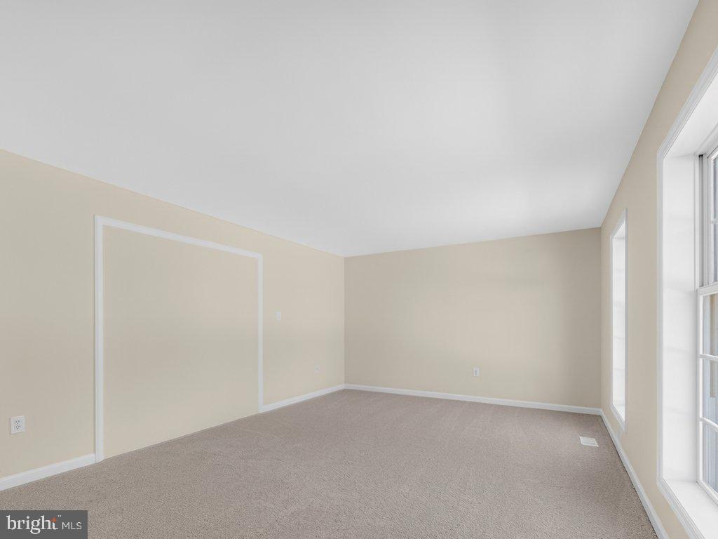 4047 WHITE HAVEN DR, DUMFRIES, Virginia 22026, 7 Bedrooms Bedrooms, 16 Rooms Rooms,4 BathroomsBathrooms,Residential,For sale,4047 WHITE HAVEN DR,VAPW2112198 MLS # VAPW2112198