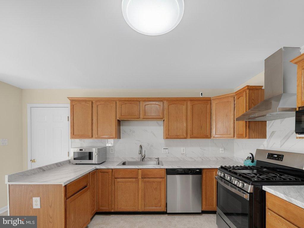 4047 WHITE HAVEN DR, DUMFRIES, Virginia 22026, 7 Bedrooms Bedrooms, 16 Rooms Rooms,4 BathroomsBathrooms,Residential,For sale,4047 WHITE HAVEN DR,VAPW2112198 MLS # VAPW2112198