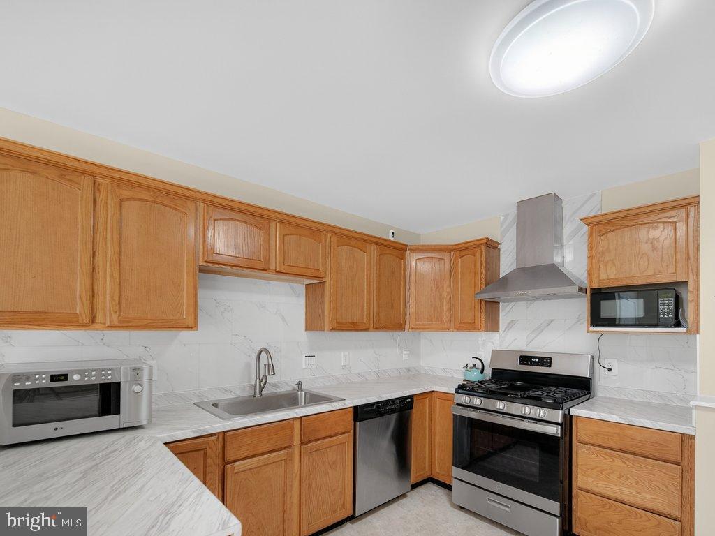 4047 WHITE HAVEN DR, DUMFRIES, Virginia 22026, 7 Bedrooms Bedrooms, 16 Rooms Rooms,4 BathroomsBathrooms,Residential,For sale,4047 WHITE HAVEN DR,VAPW2112198 MLS # VAPW2112198