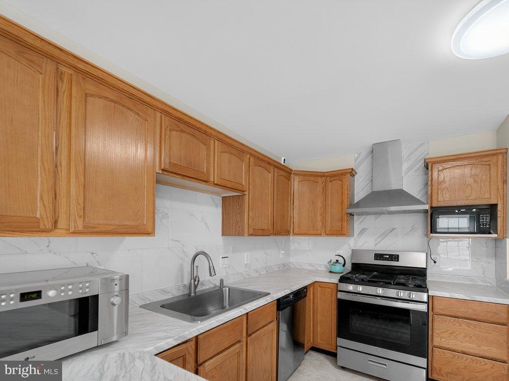 4047 WHITE HAVEN DR, DUMFRIES, Virginia 22026, 7 Bedrooms Bedrooms, 16 Rooms Rooms,4 BathroomsBathrooms,Residential,For sale,4047 WHITE HAVEN DR,VAPW2112198 MLS # VAPW2112198