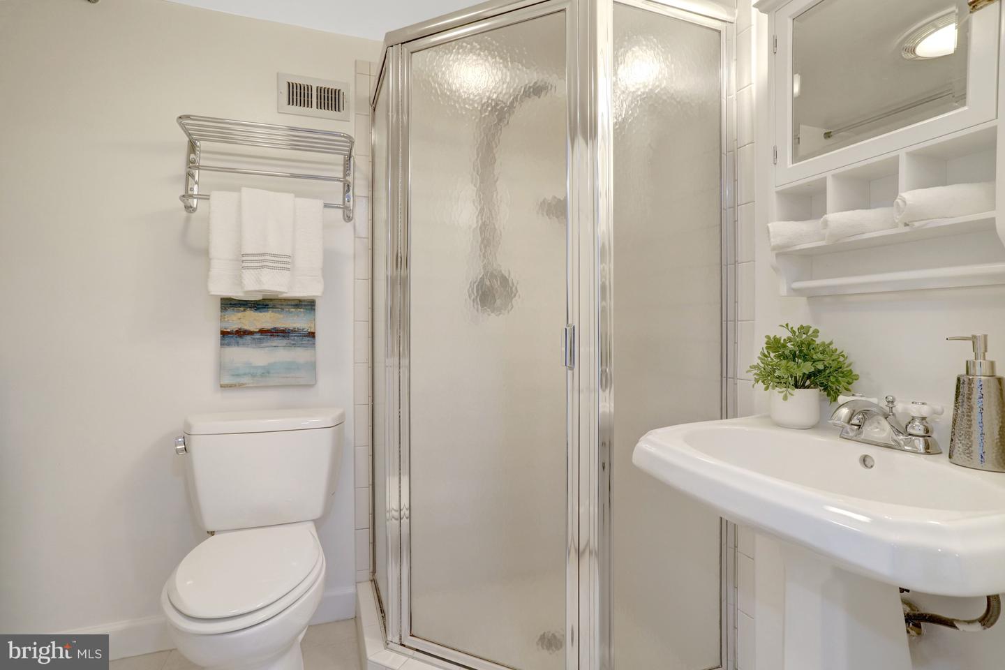 4651 36TH ST S, ARLINGTON, Virginia 22206, 3 Bedrooms Bedrooms, ,2 BathroomsBathrooms,Residential,For sale,4651 36TH ST S,VAAR2068684 MLS # VAAR2068684 4651 36TH ST S, ARLINGTON, Virginia 22206, 3 Bedrooms Bedrooms, ,2 BathroomsBathrooms,Residential,For sale,4651 36TH ST S,VAAR2068684 MLS # VAAR2068684