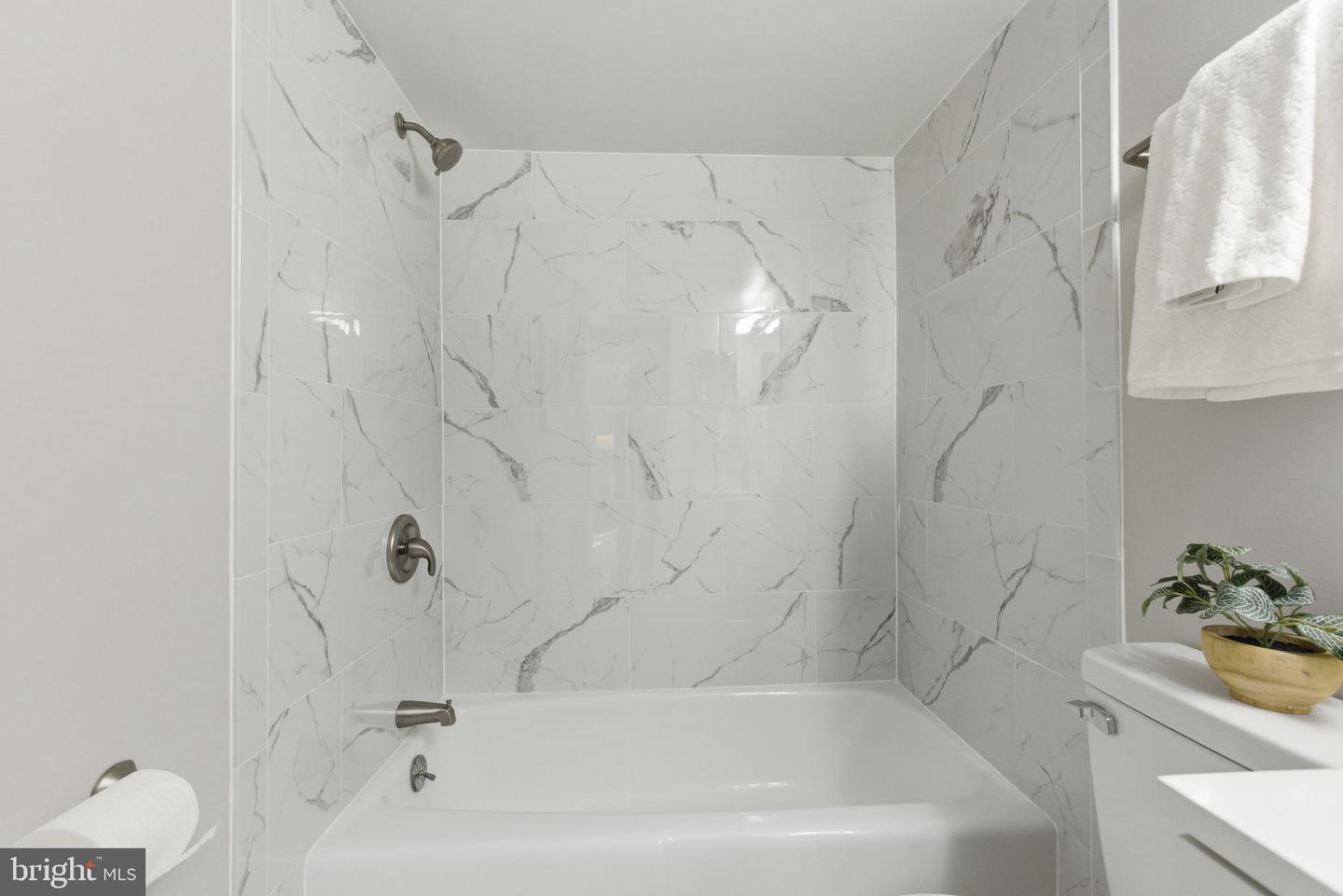 7721 TREMAYNE PL #211, MCLEAN, Virginia 22102, 2 Bedrooms Bedrooms, ,2 BathroomsBathrooms,Residential,For sale,7721 TREMAYNE PL #211,VAFX2290336 MLS # VAFX2290336