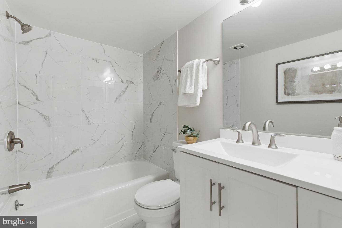 7721 TREMAYNE PL #211, MCLEAN, Virginia 22102, 2 Bedrooms Bedrooms, ,2 BathroomsBathrooms,Residential,For sale,7721 TREMAYNE PL #211,VAFX2290336 MLS # VAFX2290336