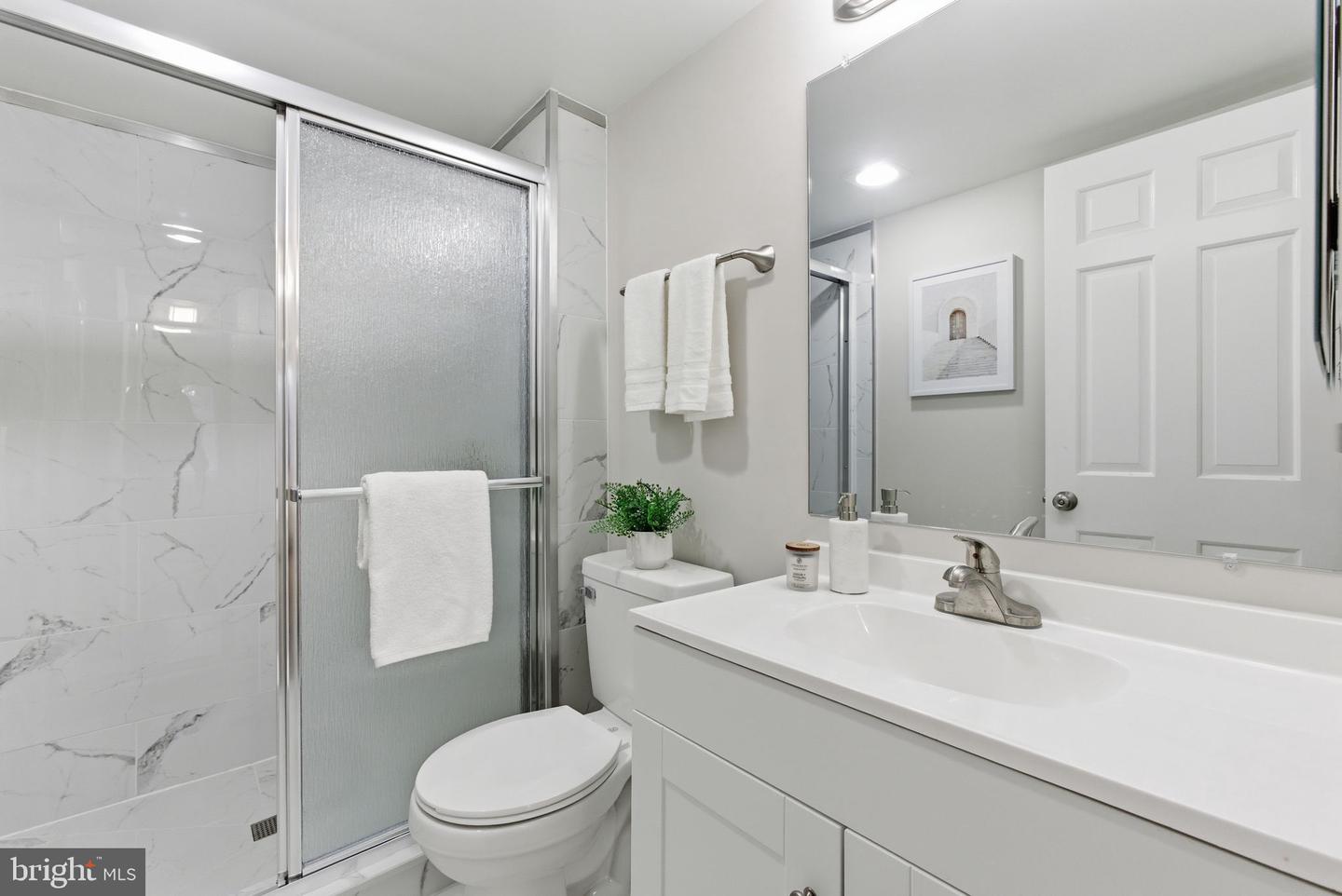 7721 TREMAYNE PL #211, MCLEAN, Virginia 22102, 2 Bedrooms Bedrooms, ,2 BathroomsBathrooms,Residential,For sale,7721 TREMAYNE PL #211,VAFX2290336 MLS # VAFX2290336