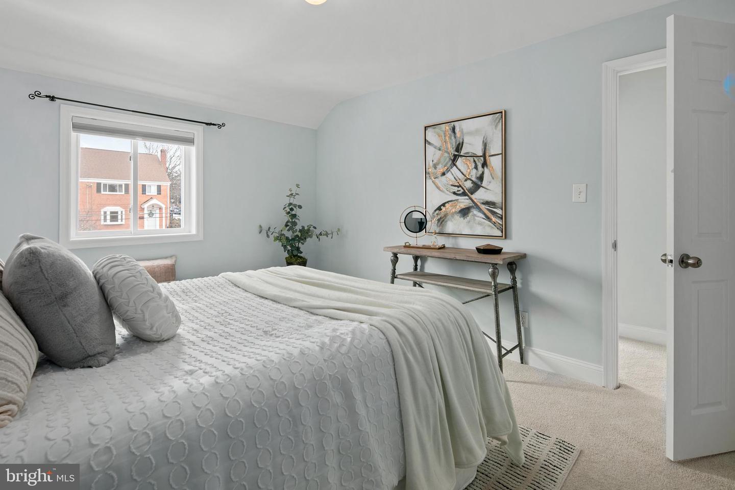 4802 20TH PL N, ARLINGTON, Virginia 22207, 4 Bedrooms Bedrooms, ,2 BathroomsBathrooms,Residential,For sale,4802 20TH PL N,VAAR2068820 MLS # VAAR2068820