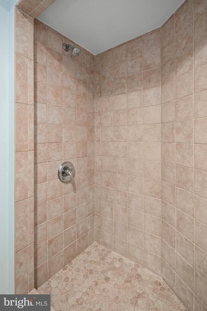 4802 20TH PL N, ARLINGTON, Virginia 22207, 4 Bedrooms Bedrooms, ,2 BathroomsBathrooms,Residential,For sale,4802 20TH PL N,VAAR2068820 MLS # VAAR2068820