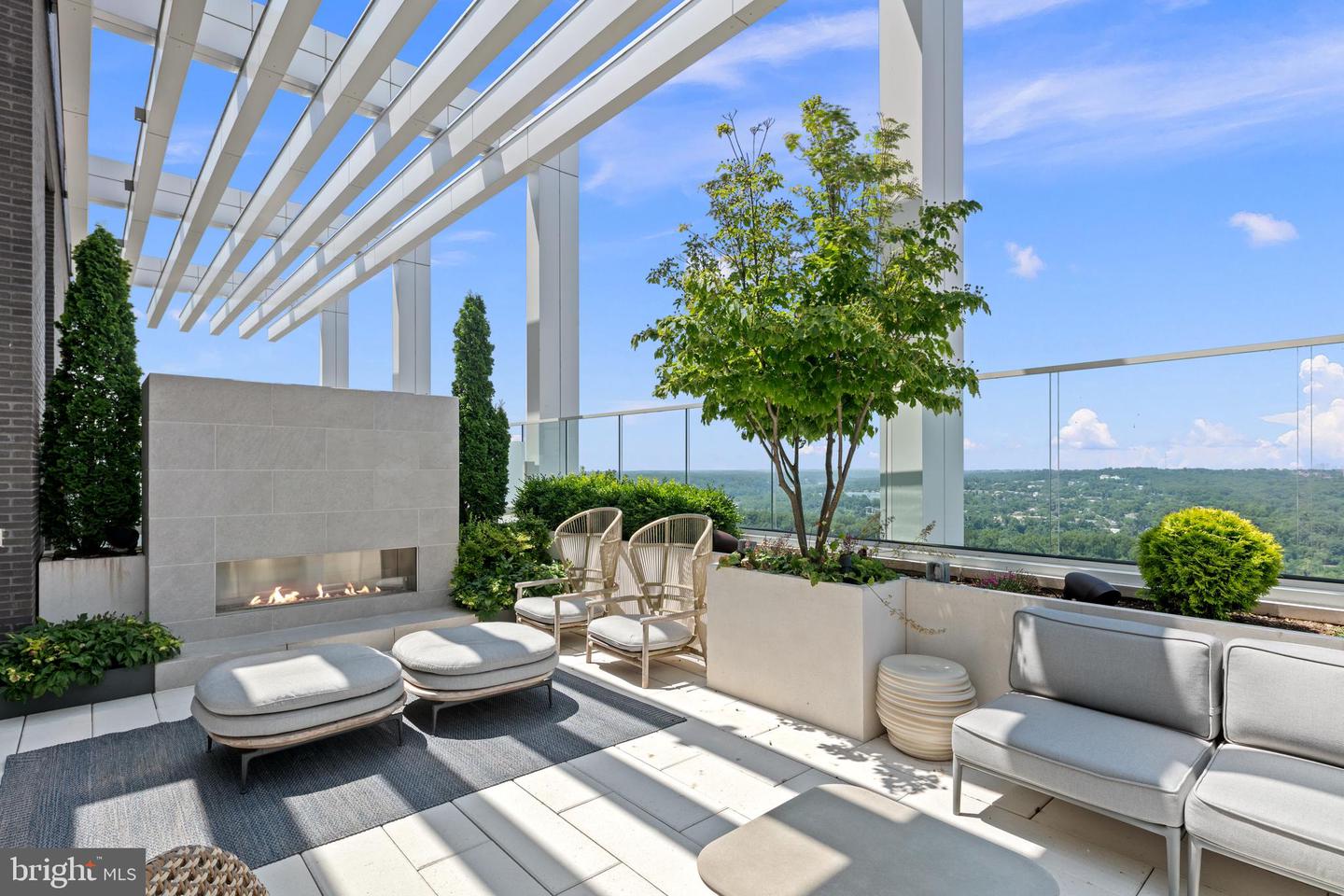 1781 N PIERCE ST #802, ARLINGTON, Virginia 22209, 2 Bedrooms Bedrooms, ,2 BathroomsBathrooms,Residential,For sale,1781 N PIERCE ST #802,VAAR2068822 MLS # VAAR2068822