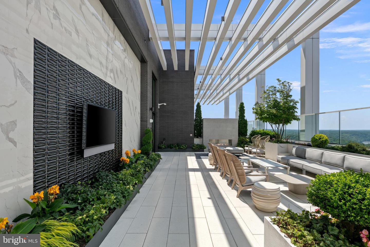 1781 N PIERCE ST #802, ARLINGTON, Virginia 22209, 2 Bedrooms Bedrooms, ,2 BathroomsBathrooms,Residential,For sale,1781 N PIERCE ST #802,VAAR2068822 MLS # VAAR2068822