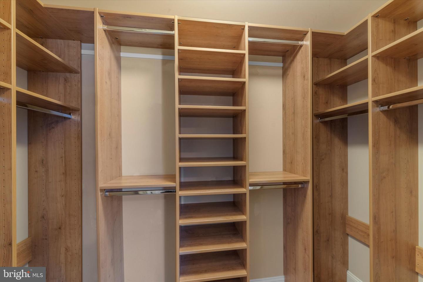 6301 EDSALL RD #112, ALEXANDRIA, Virginia 22312, 2 Bedrooms Bedrooms, ,2 BathroomsBathrooms,Residential,For sale,6301 EDSALL RD #112,VAFX2290952 MLS # VAFX2290952 6301 EDSALL RD #112, ALEXANDRIA, Virginia 22312, 2 Bedrooms Bedrooms, ,2 BathroomsBathrooms,Residential,For sale,6301 EDSALL RD #112,VAFX2290952 MLS # VAFX2290952