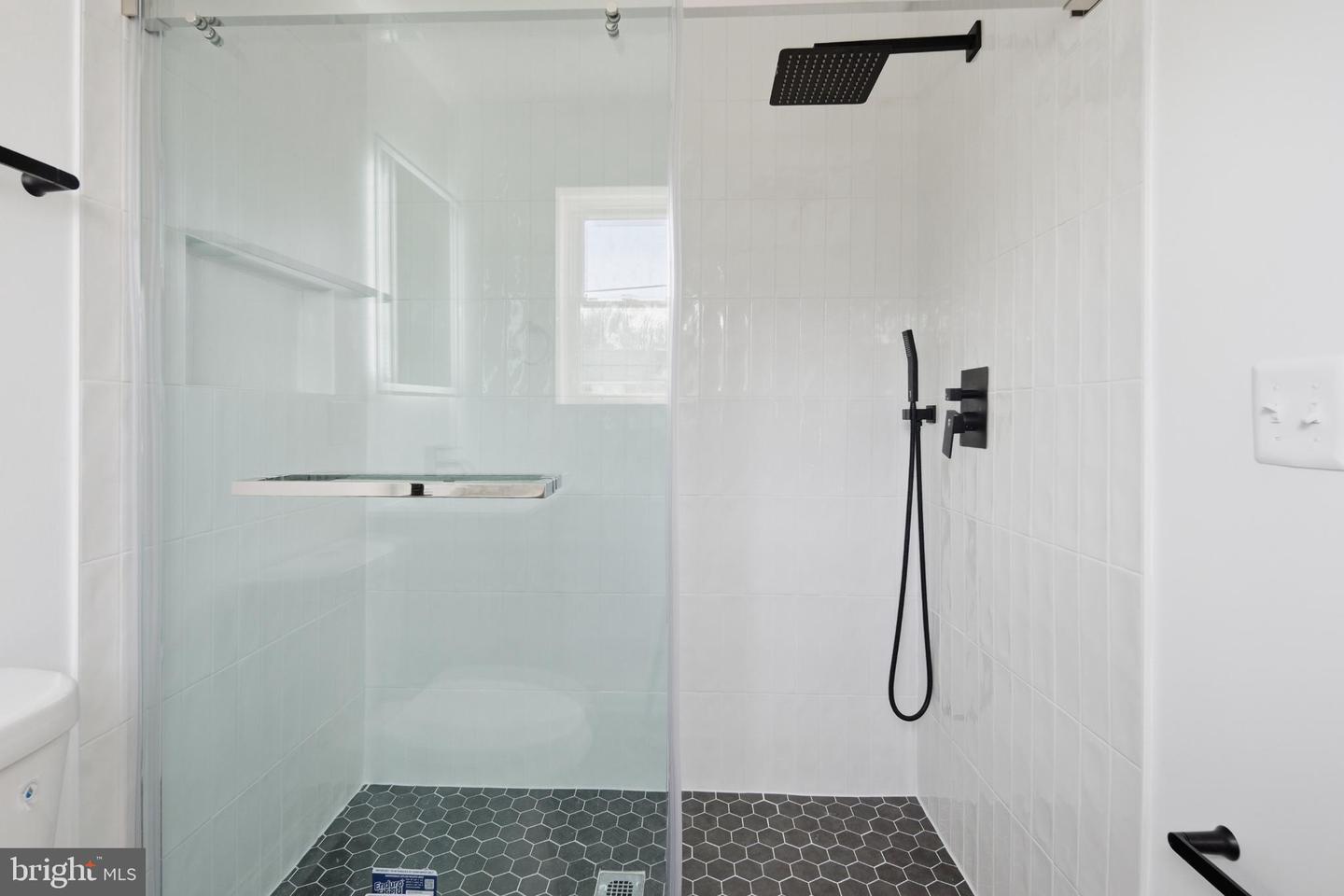 5010 N CAPITOL ST NW, WASHINGTON, District Of Columbia 20011, 3 Bedrooms Bedrooms, 7 Rooms Rooms,3 BathroomsBathrooms,Residential,For sale,5010 N CAPITOL ST NW,DCDC2246030 MLS # DCDC2246030