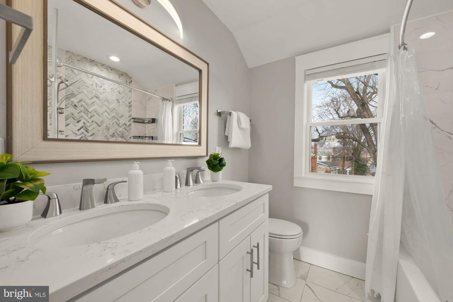 2712 FORT DR, ALEXANDRIA, Virginia 22303, 3 Bedrooms Bedrooms, ,2 BathroomsBathrooms,Residential,For sale,2712 FORT DR,VAFX2291038 MLS # VAFX2291038