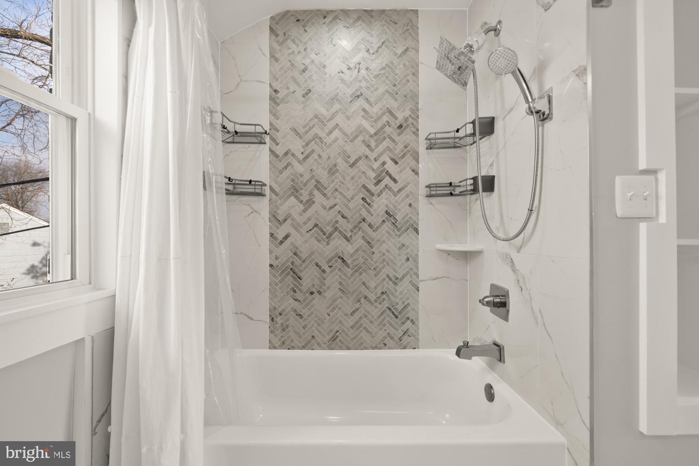 2712 FORT DR, ALEXANDRIA, Virginia 22303, 3 Bedrooms Bedrooms, ,2 BathroomsBathrooms,Residential,For sale,2712 FORT DR,VAFX2291038 MLS # VAFX2291038