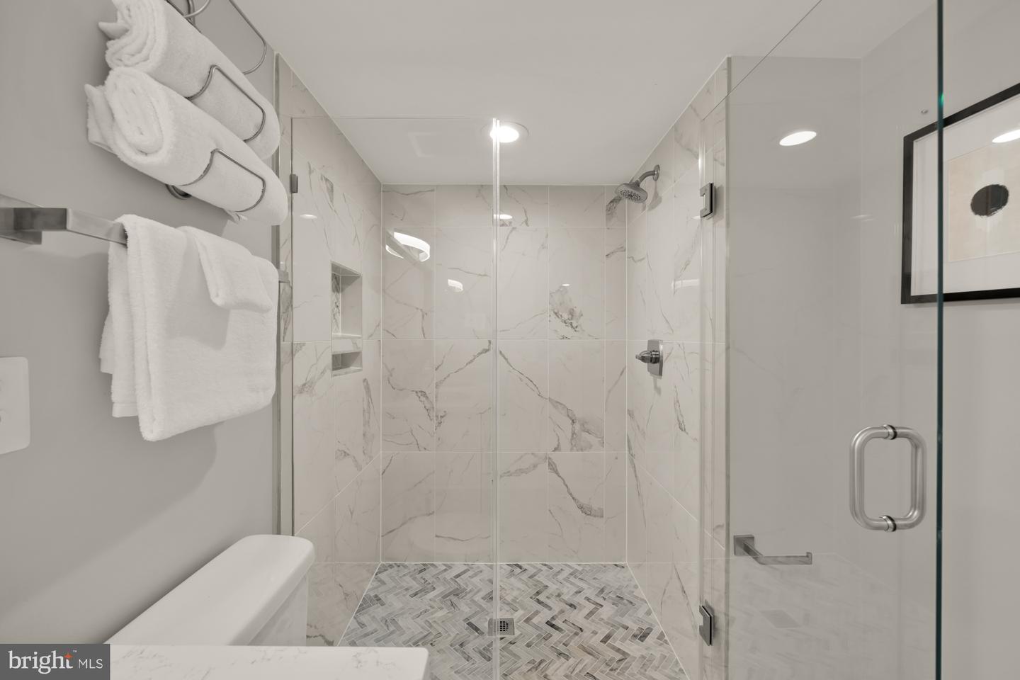 2712 FORT DR, ALEXANDRIA, Virginia 22303, 3 Bedrooms Bedrooms, ,2 BathroomsBathrooms,Residential,For sale,2712 FORT DR,VAFX2291038 MLS # VAFX2291038