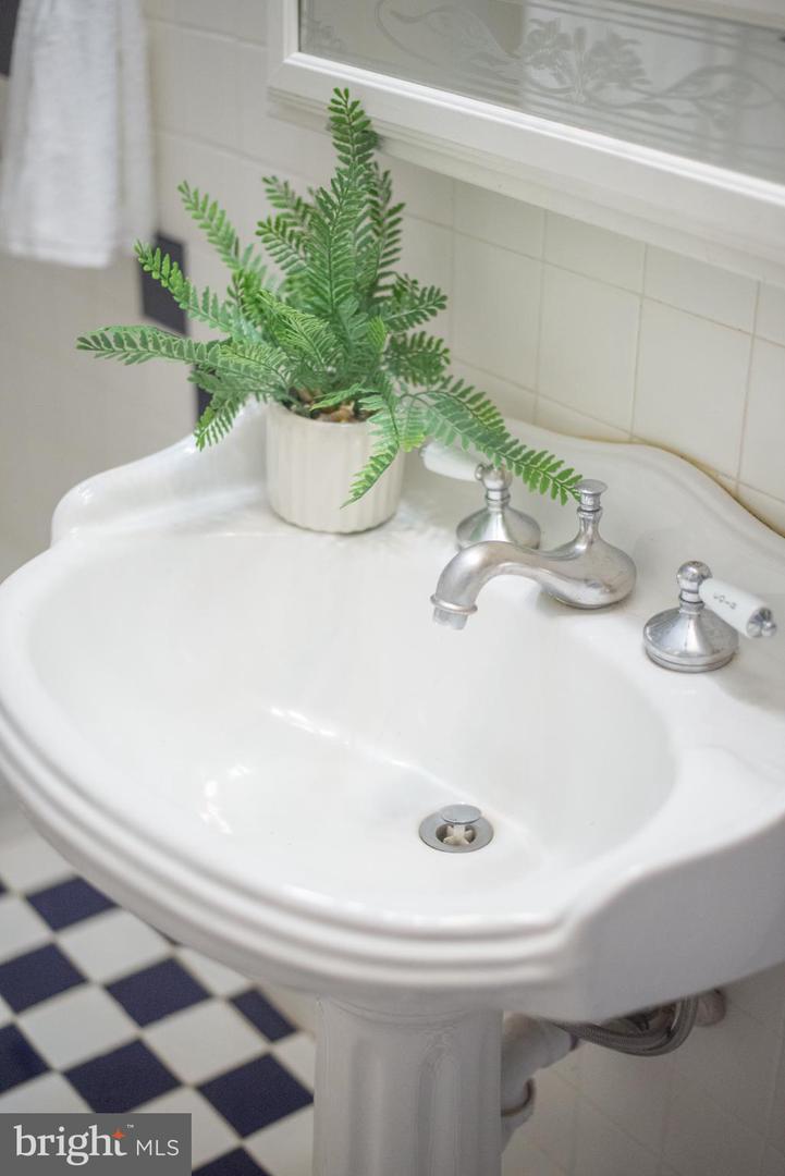 3414 BRADDOCK DR, WOODBRIDGE, Virginia 22193, 3 Bedrooms Bedrooms, 6 Rooms Rooms,3 BathroomsBathrooms,Residential,For sale,3414 BRADDOCK DR,VAPW2112494 MLS # VAPW2112494