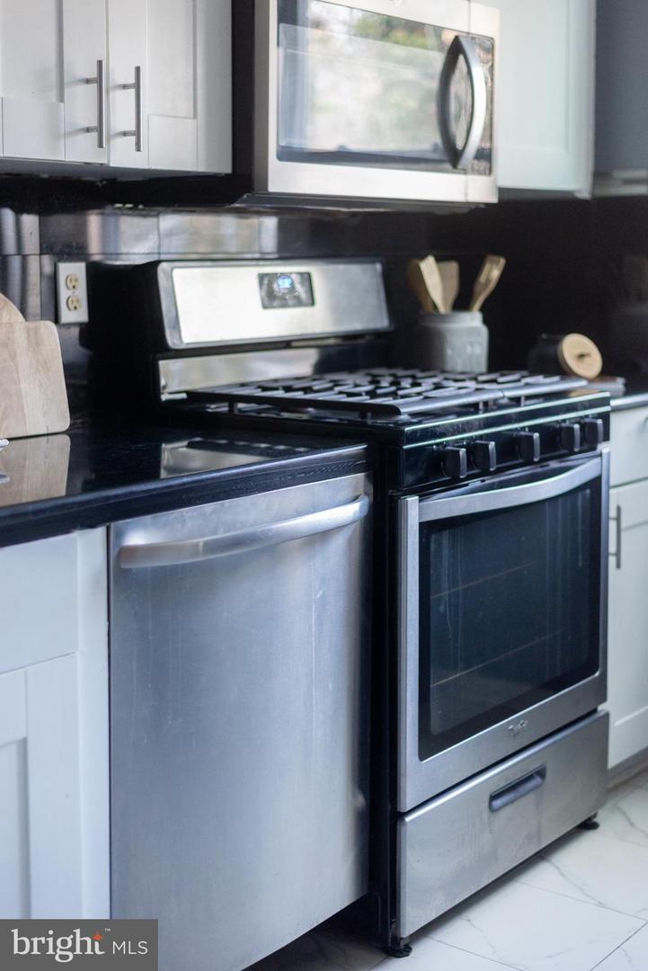 3414 BRADDOCK DR, WOODBRIDGE, Virginia 22193, 3 Bedrooms Bedrooms, 6 Rooms Rooms,3 BathroomsBathrooms,Residential,For sale,3414 BRADDOCK DR,VAPW2112494 MLS # VAPW2112494