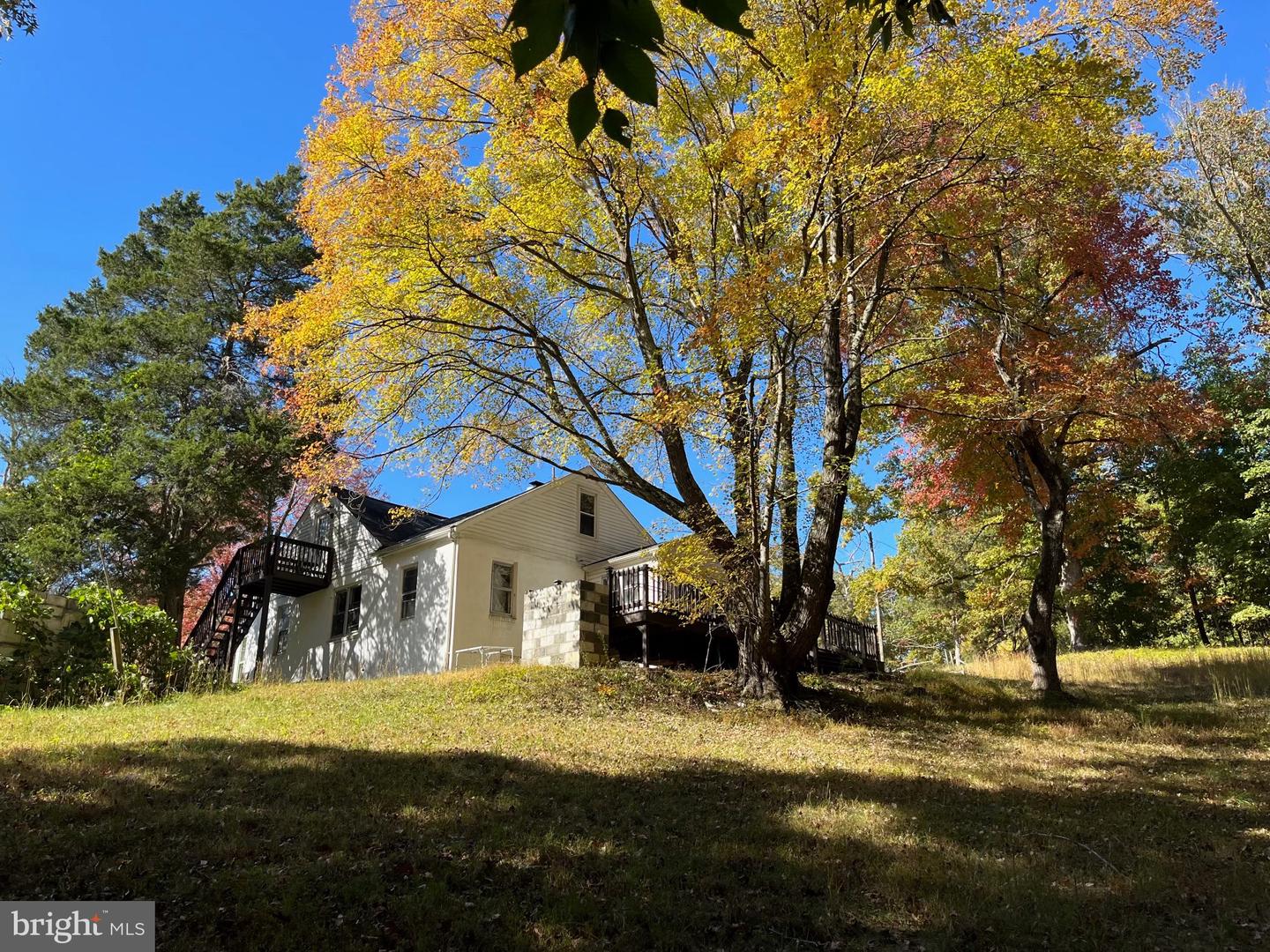 1816 RICHMOND HWY, STAFFORD, Virginia 22554, 3 Bedrooms Bedrooms, ,1 BathroomBathrooms,Residential,For sale,1816 RICHMOND HWY,VAST2046174 MLS # VAST2046174