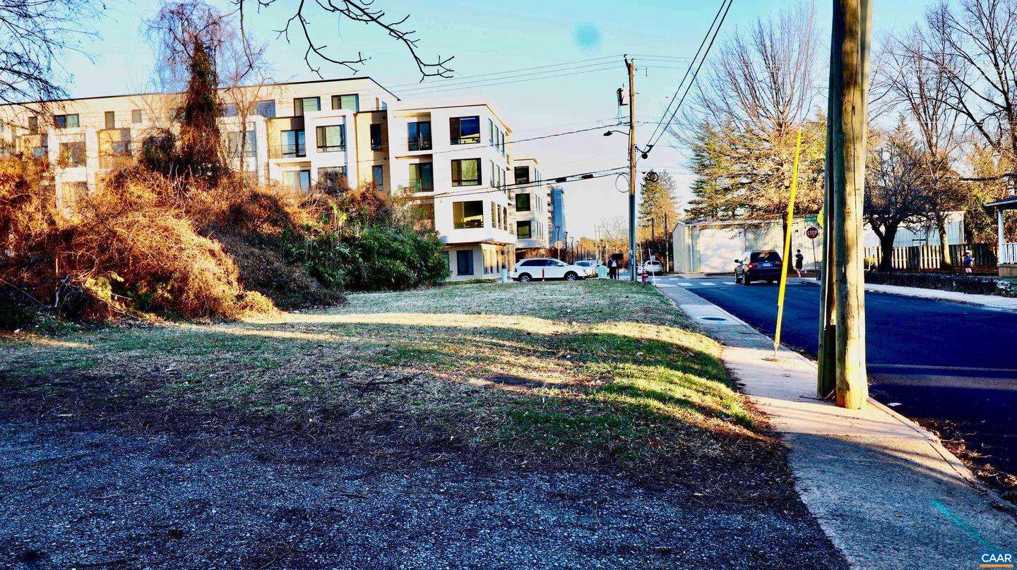 400 10 1/2 ST, CHARLOTTESVILLE, Virginia 22903, 4 Bedrooms Bedrooms, ,1 BathroomBathrooms,Residential,For sale,400 10 1/2 ST,673288 MLS # 673288