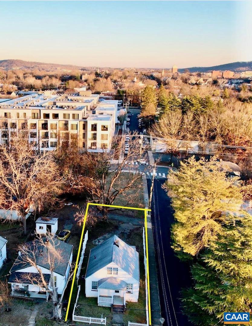 400 10 1/2 ST, CHARLOTTESVILLE, Virginia 22903, 4 Bedrooms Bedrooms, ,1 BathroomBathrooms,Residential,For sale,400 10 1/2 ST,673288 MLS # 673288