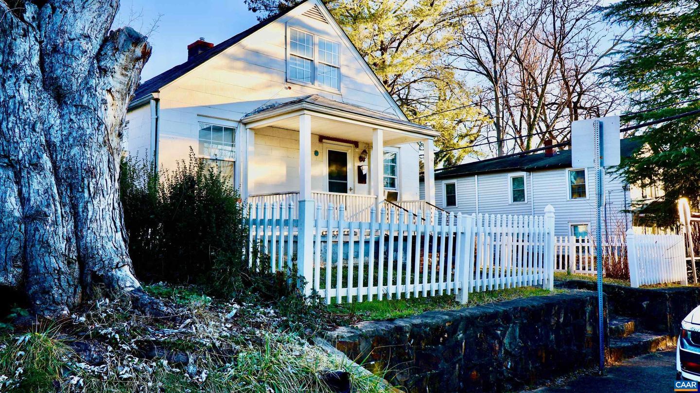 400 10 1/2 ST, CHARLOTTESVILLE, Virginia 22903, 4 Bedrooms Bedrooms, ,1 BathroomBathrooms,Residential,For sale,400 10 1/2 ST,673288 MLS # 673288