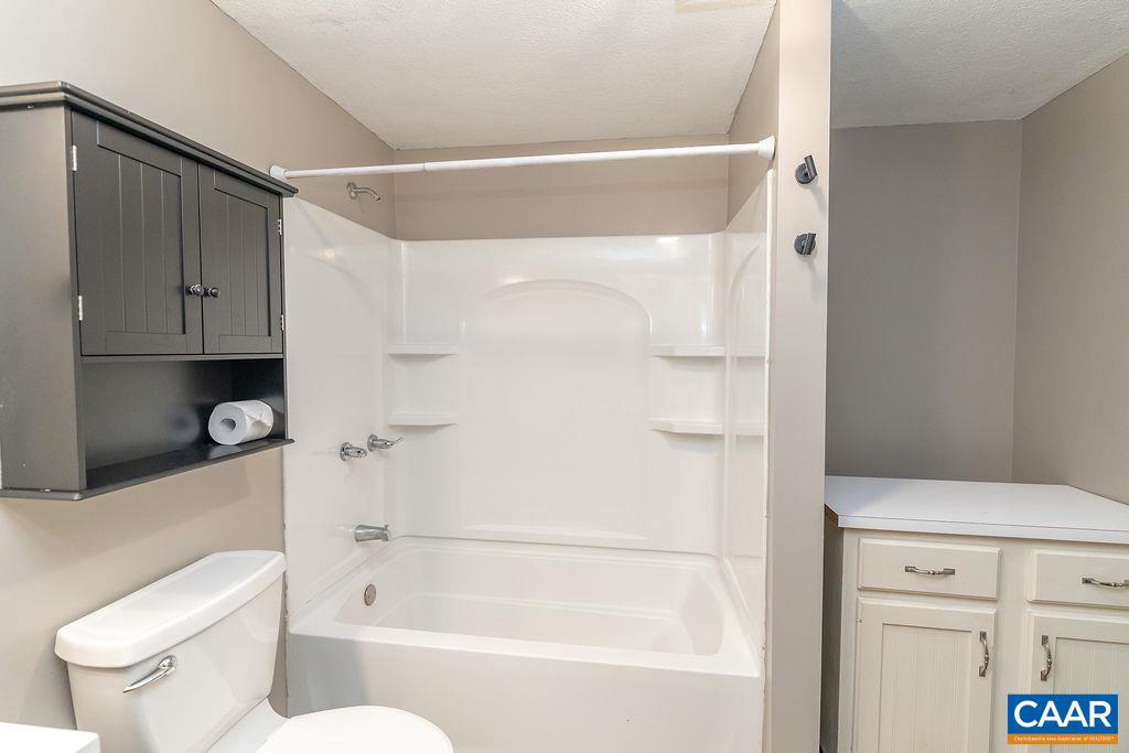 112 PINES LN, SHIPMAN, Virginia 22971, 3 Bedrooms Bedrooms, ,1 BathroomBathrooms,Residential,For sale,112 PINES LN,673306 MLS # 673306