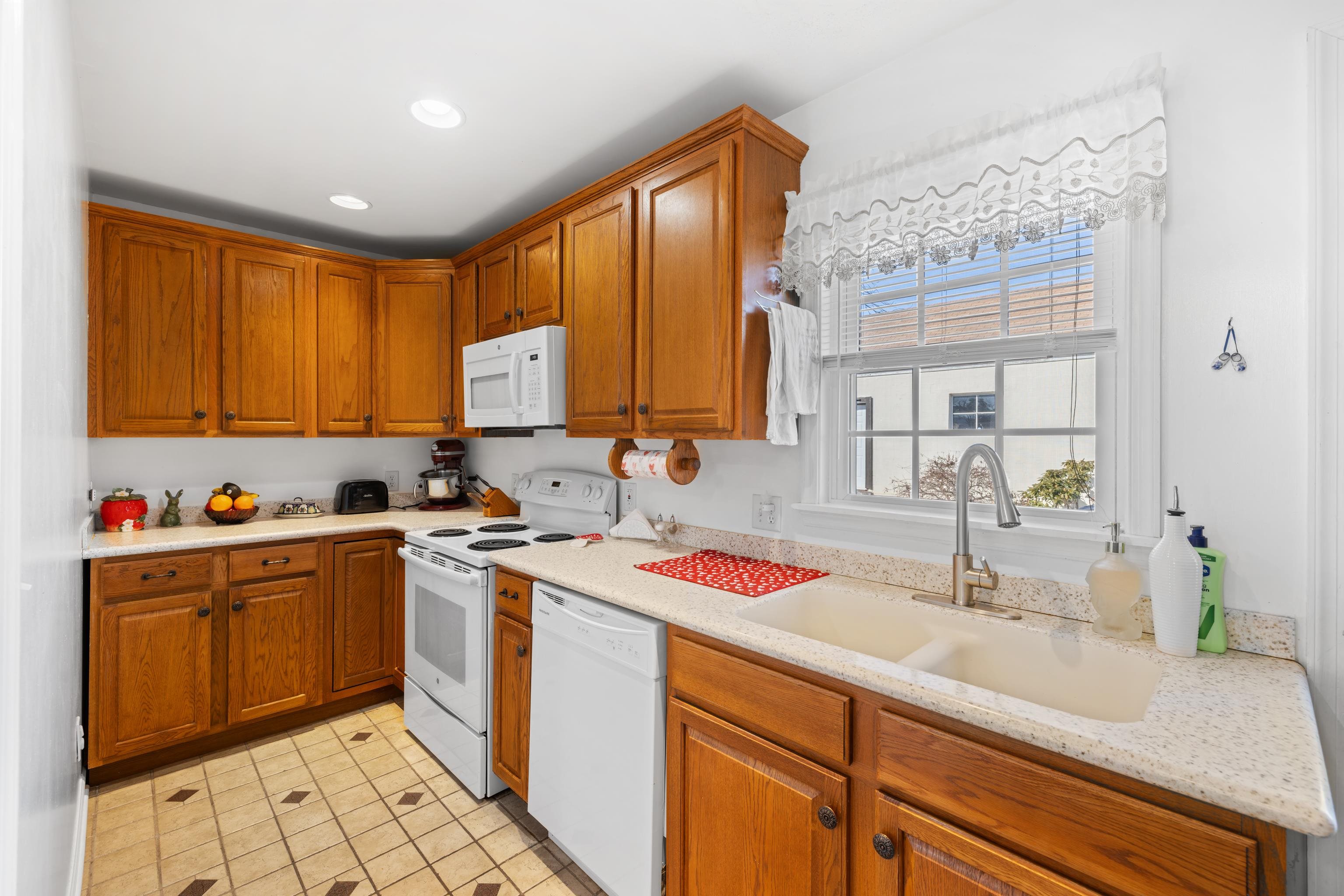 853 SHERWOOD AVE, WAYNESBORO, Virginia 22980, 3 Bedrooms Bedrooms, ,2 BathroomsBathrooms,Residential,853 SHERWOOD AVE,673333 MLS # 673333