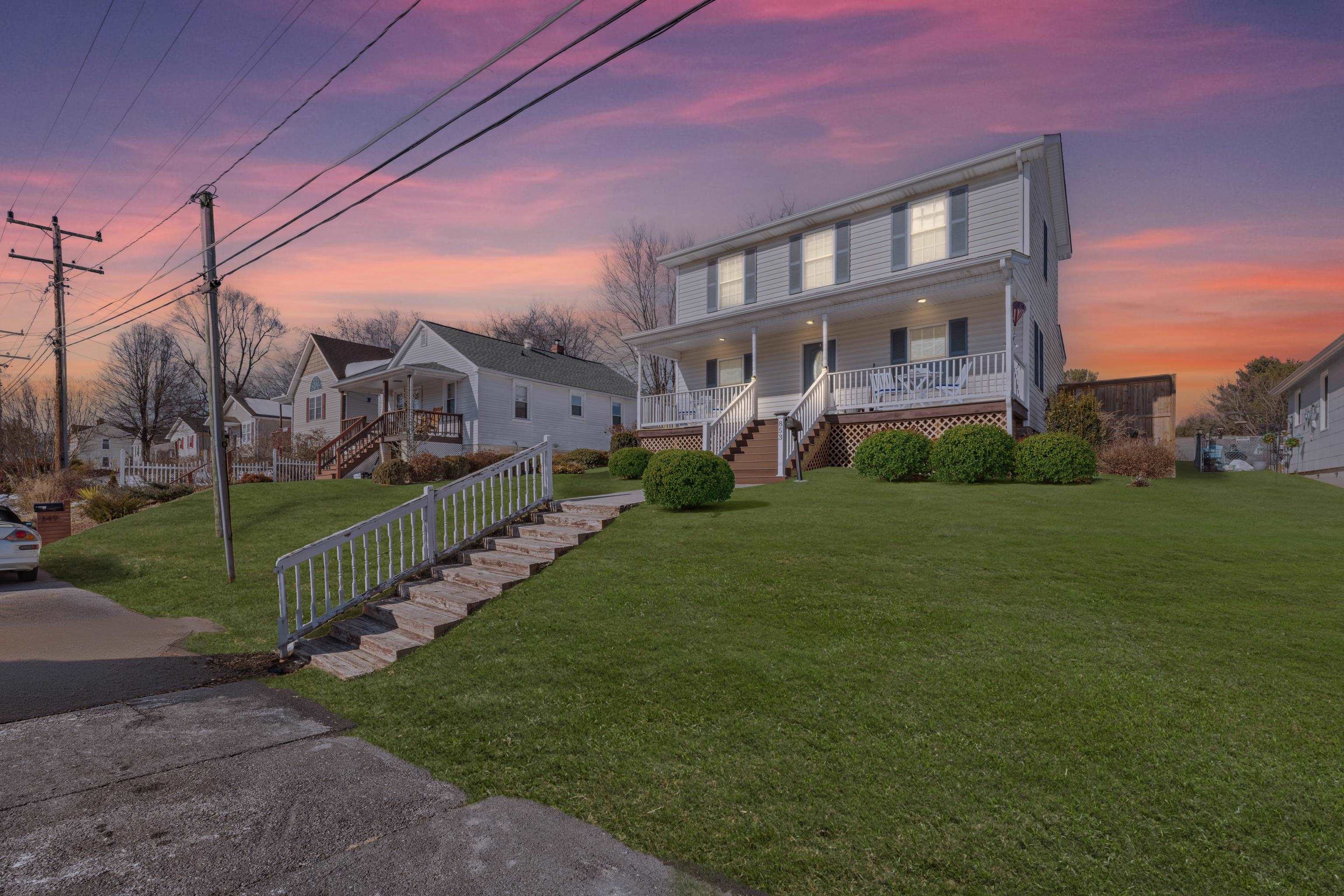 853 SHERWOOD AVE, WAYNESBORO, Virginia 22980, 3 Bedrooms Bedrooms, ,2 BathroomsBathrooms,Residential,853 SHERWOOD AVE,673333 MLS # 673333