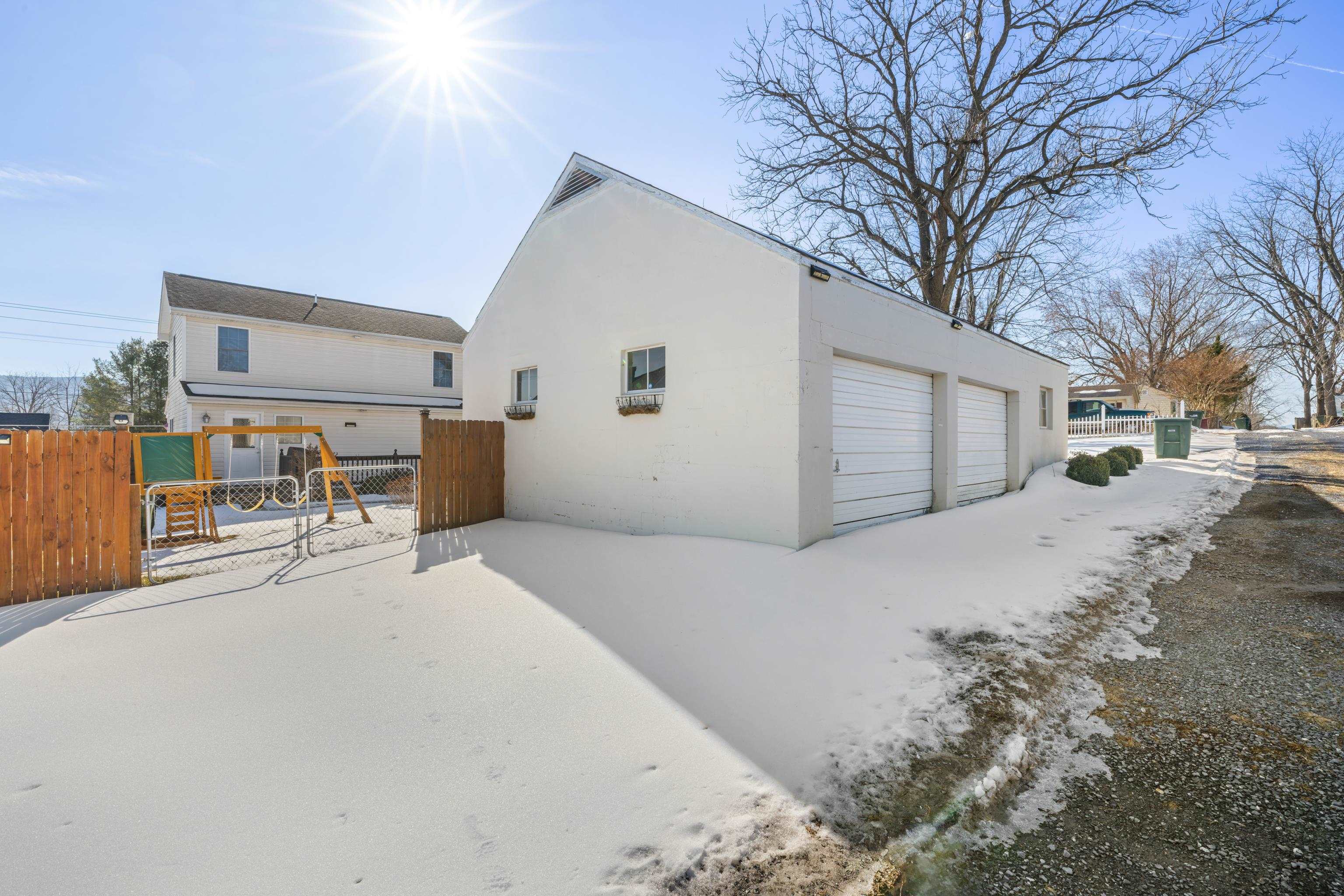 853 SHERWOOD AVE, WAYNESBORO, Virginia 22980, 3 Bedrooms Bedrooms, ,2 BathroomsBathrooms,Residential,853 SHERWOOD AVE,673333 MLS # 673333