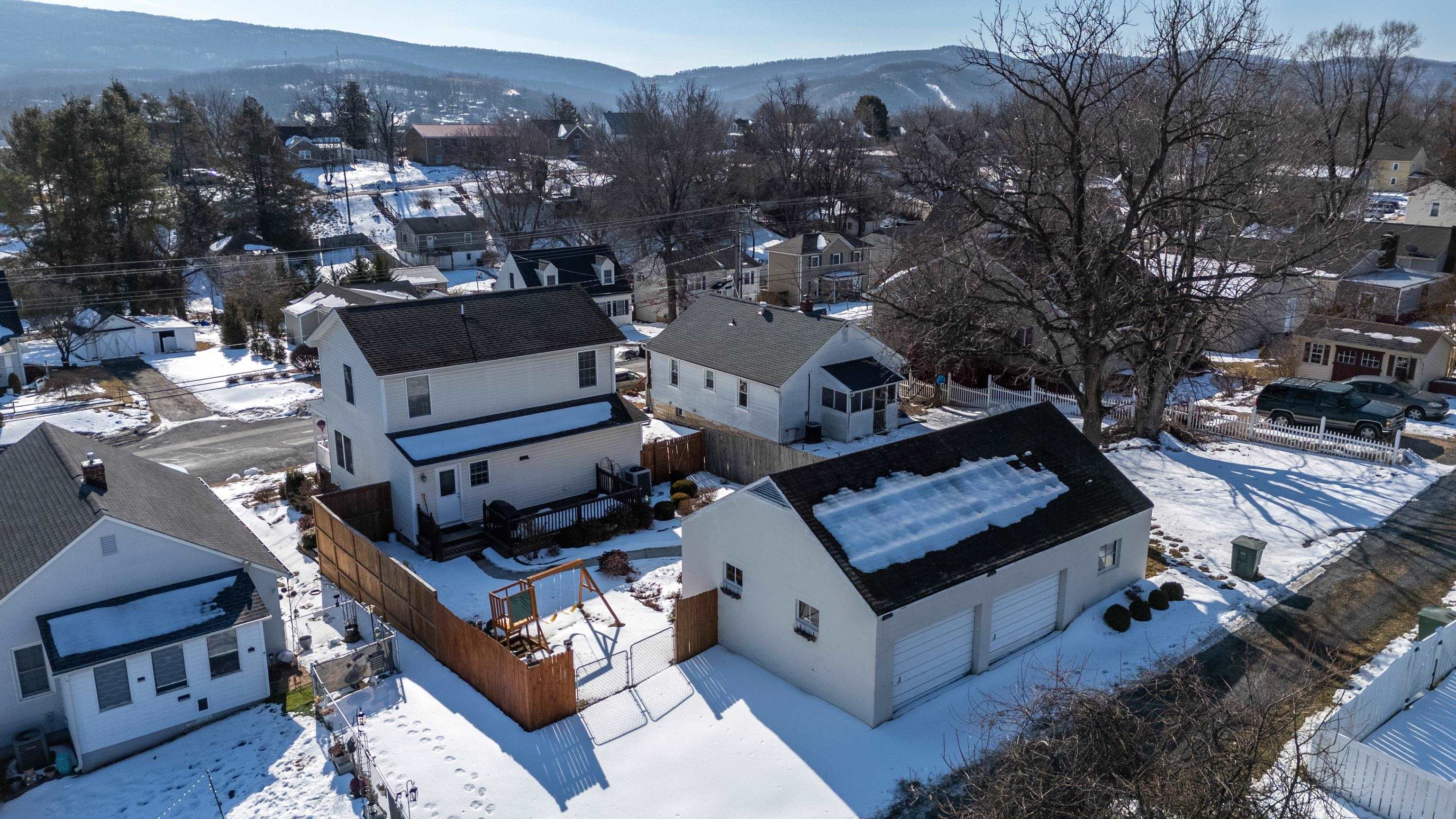 853 SHERWOOD AVE, WAYNESBORO, Virginia 22980, 3 Bedrooms Bedrooms, ,2 BathroomsBathrooms,Residential,853 SHERWOOD AVE,673333 MLS # 673333