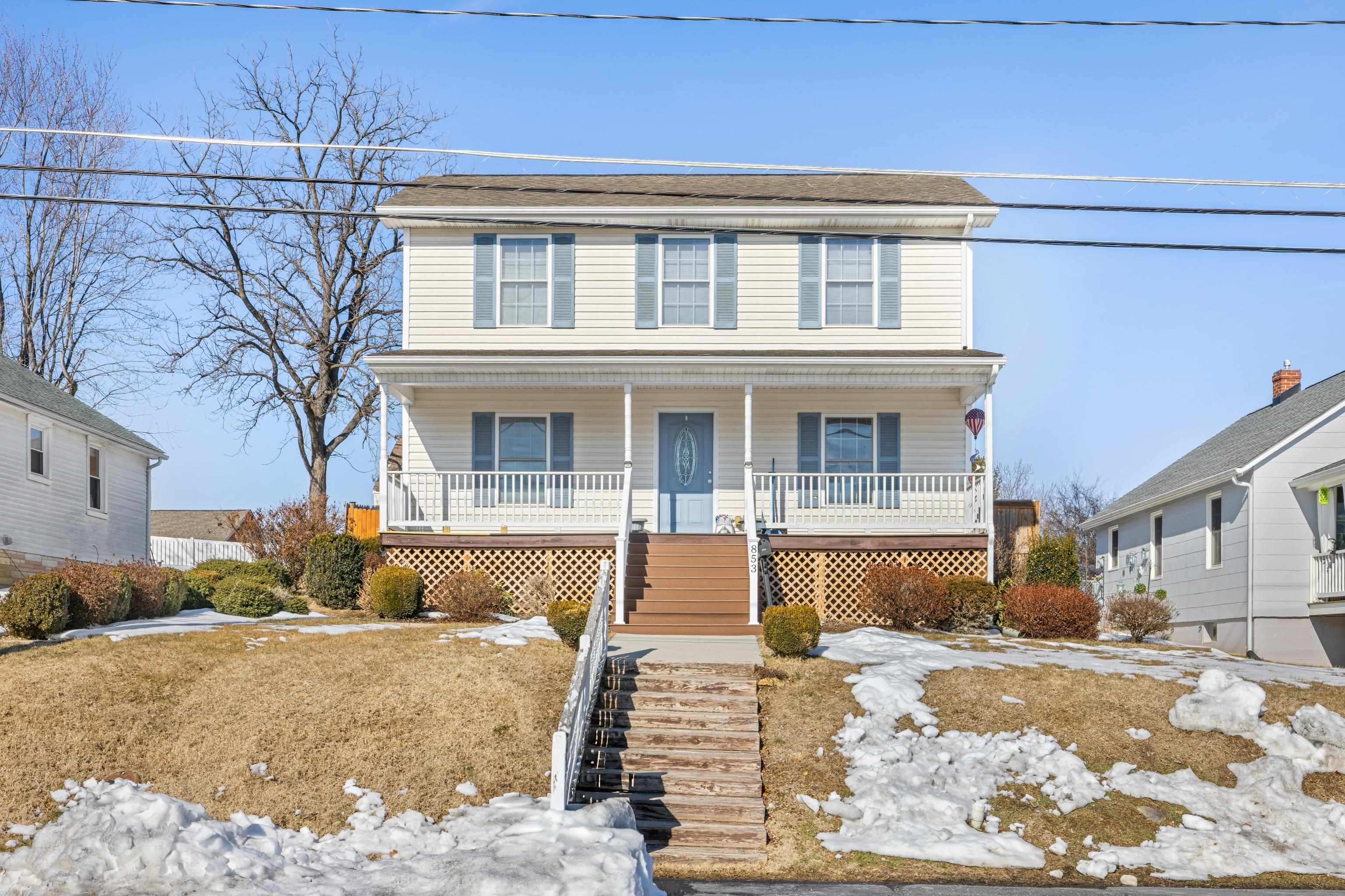 853 SHERWOOD AVE, WAYNESBORO, Virginia 22980, 3 Bedrooms Bedrooms, ,2 BathroomsBathrooms,Residential,853 SHERWOOD AVE,673333 MLS # 673333